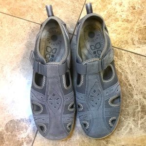 Earth Origins Women’s Taye Slip on Loafers shoes